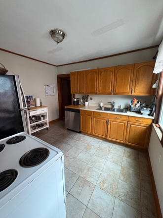 Kitchen - Sublease close to campus Duplex
