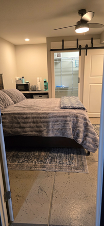 Bedroom - Fully Furnished Basement Bedroom/All Bills and Amenities Included