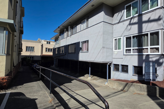 Outside View - 2B1B Apartment near north campus