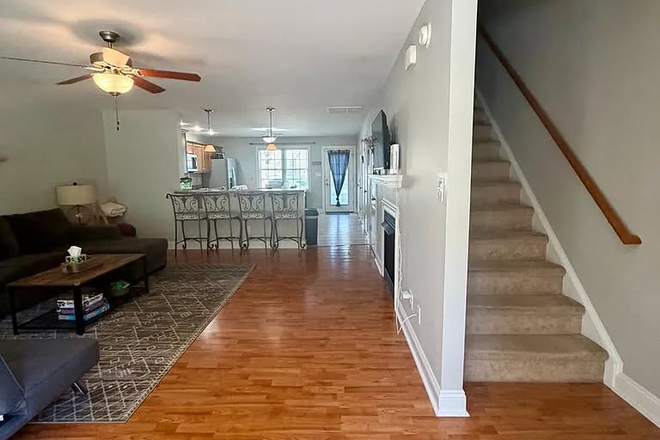 Living room - Townhouse close to campus