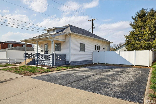 Front view from the southeast, including view of driveway. - 414 Cincinnati House