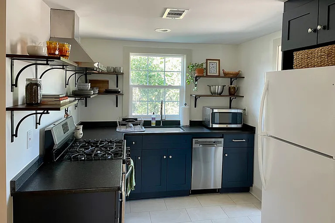 Kitchen - Furnished Sans Souci retreat near Swamp Rabbit Trail with utilities included House