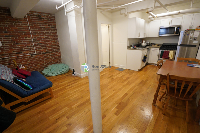 1 - SEPT 2026-Sweeet Comm Ave 2 bed, H/HW inc. Fitness Rm-No Broker Fee Apartments