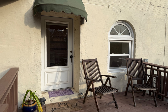 Apartment entrance - Emory/Mornigside Charming Daylight Basement Studio Apt. All utilities included