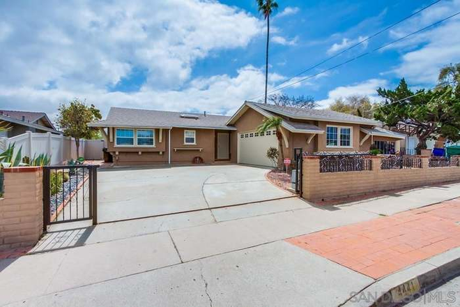 Front of house from Street view - Single w/ private garage parking in Fully Furnished N. Clairemont 3bd/2ba House w/ 2 UCSD females
