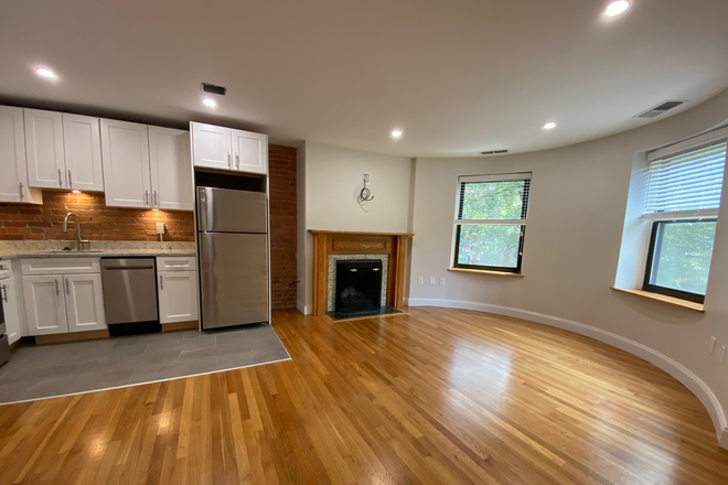 1 - GREAT location RENOVATED 1 bed on Gainsborough St