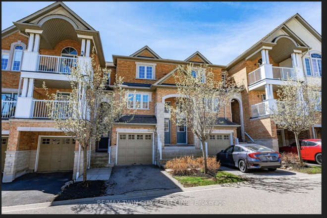 Front - Near UTM/Sheridan - Private Room/Private Bath in Townhouse - All Utilities Incl.