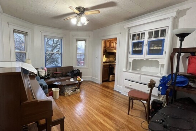- - 6 BED NEAR TUFTS FOR 6/1/27