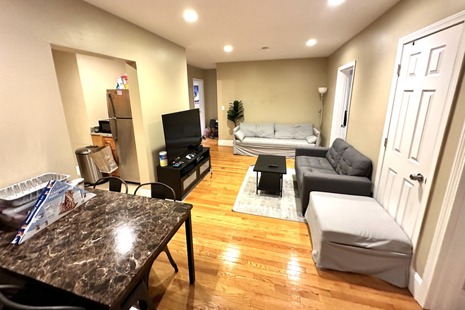 1 - BU Off Campus Saint Paul/Egmont Condo for Rent 1/2 Month Free Rent 9/1/26