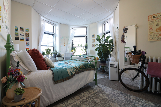 bedroom - Convenient 2 bed for Jan 1 - Landlords pays the fee!