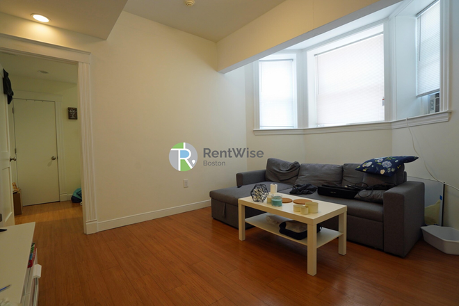 1 - SEPT 2026-Comm Ave 2 bed, H/HW inc. No Broker Fee! Apartments