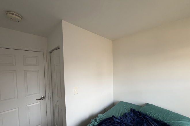Bedroom - Room in Commons 3 2x2 Spring lease transfer Apartments