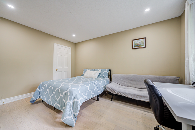 Bedroom - All inclusive large bedroom in a large house! Large bed, desk & closet. High Speed Internet
