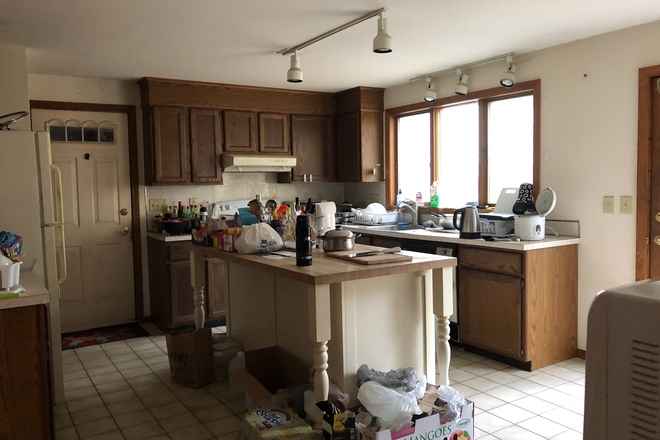 Kitchen - Bedroom in Amherst on bus route House