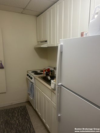 kitchen area - Spacious Studio in Beacon Street!