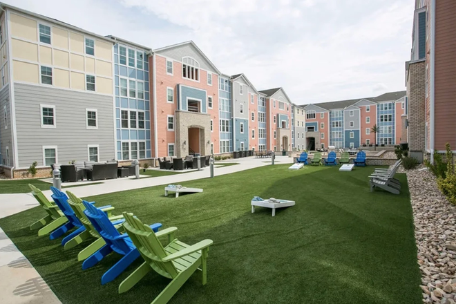 Exterior - The Oasis Apartments, Mid December to July Sub-let, individual lease, 5 minutes from campus