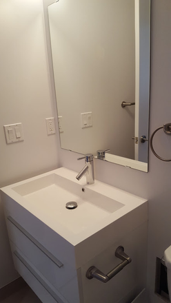 Bathroom - 297 College Street Unit 7XX (1+1) one bathroom M5T 1S2 Condo