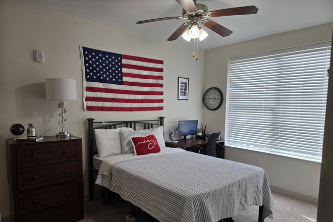 Bedroom - Summer Relet with Option to Renew for 2026-2027