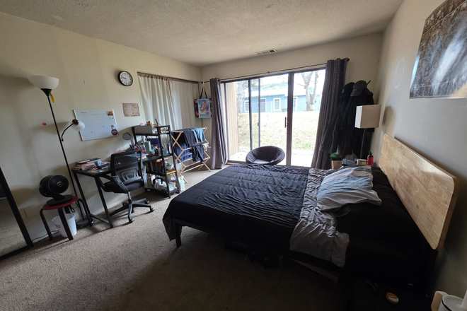 Living room-turned-bedroom. - 9 Brandywine Dr (fully furnished!) Apartments