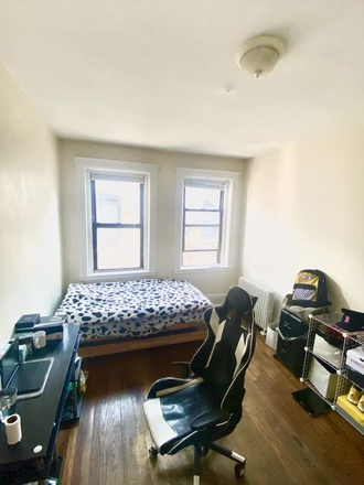 Second bedroom - **SEP 1ST 2026** Prime Location 3 bed 1 bath apartment for Fall 2026