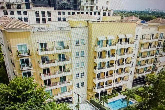 20 Villa Calabria - A Gem, 2/2, 2 reserved parkings, pool, controlled access...