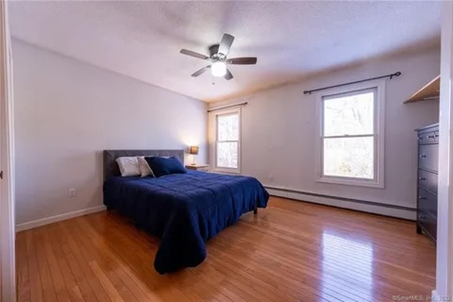 Bedroom - Single Room for Rent (ULT included)