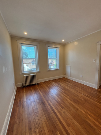 bedroom - Top floor Cleveland Circle 1 bed with new kitchen and balcony - NO FEE! for 9/1