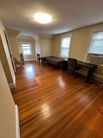Furnished room includes twin bed, large desk & chairs - Private Furnished room near Harvard Ave, 2 min walk to Green Line B
