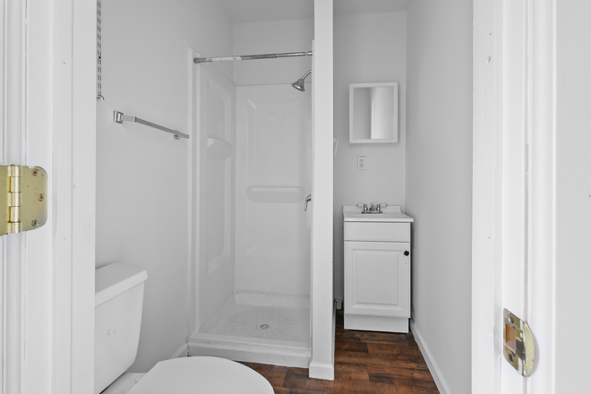 Bathroom - Temple Housing – Private Bathrooms – 5 Min Walk – Safe Area Near Police Station – From $600 Townhome