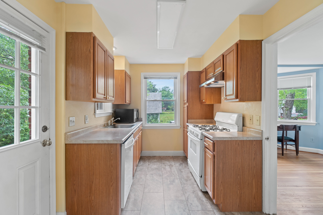 Kitchen - 7210 Dartmouth Ave - AVAILABLE FOR 27-28 House