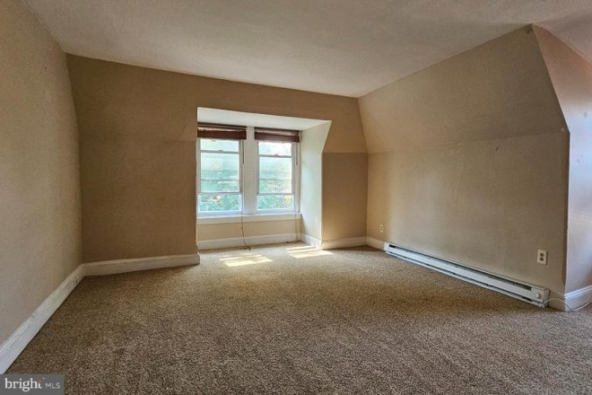 Bedroom/ Living Area - 513 #3 S Walnut St- Apartment
