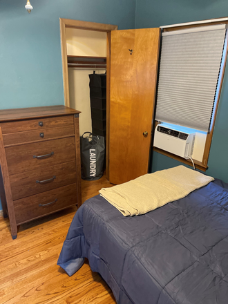 2nd Floor SE Bedroom - New Lg Duel inverter remote AC - Motion Lighted closet - Old West Side - Available for move in Now! (2026-'27) Guys only 21+