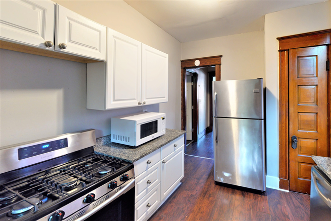 Kitchen - 2354 Stratford- 5 Bedroom Home!