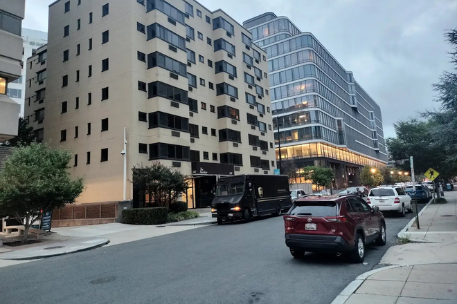 Building - Studio Next to GW Campus and Foggy Bottom Metro