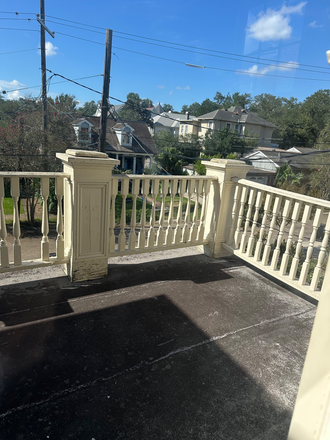 Balcony - 6025 S Robertson - Two blocks to Campus! Duplex