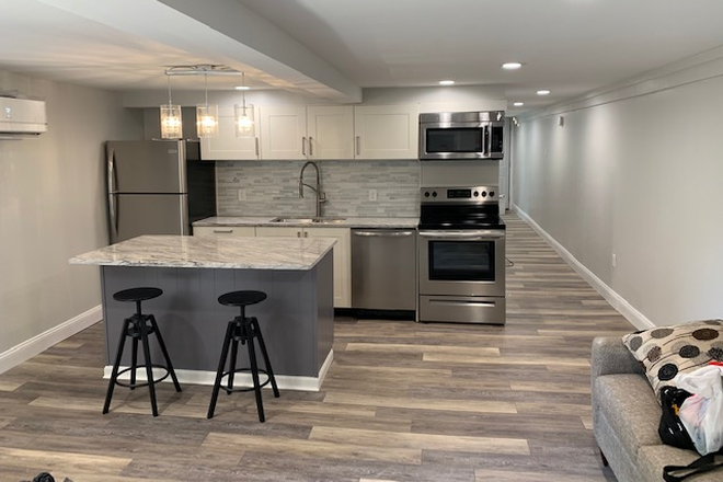 Kitchen/Common - Luxury Living 3Bed/1Bath Unit - 1/2 Block to XU