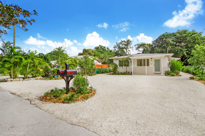 Front of the House - CAMPUS HOUSE