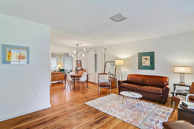 Living Room - Northeast Jackson Mid-Century Modern House