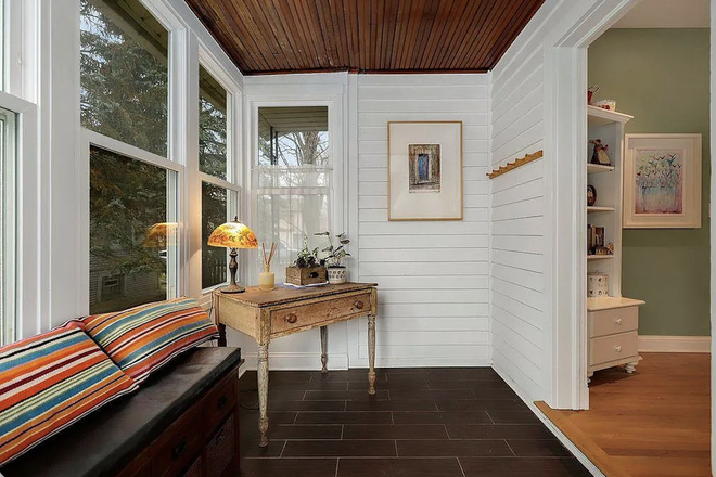 Downstairs sunroom - Fall 2026 Sublet -- 2011 Pratt -- ~8 Min From Campus! Duplex