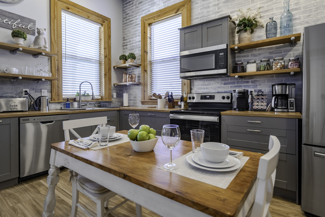 Kitchen - Beautifully furnished 1bed/1bath apartment 5 mins drive from Purdue