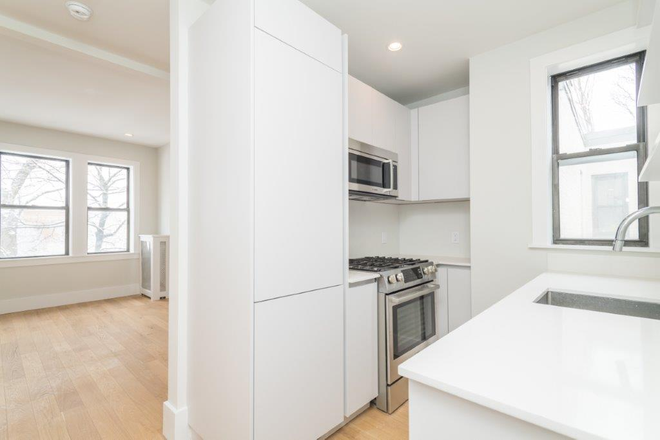 Hub Realty - Brighton Center, fantastic 1.5 bedroom with renovated kitchen and bath