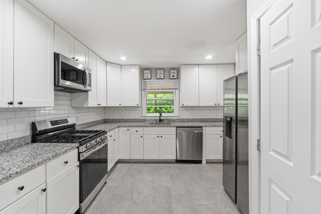 Kitchen - 9321 Limestone Pl (College Park, MD) Apartments