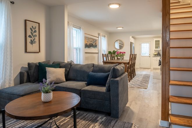 Entrance - Spacious three bedroom unit Duplex