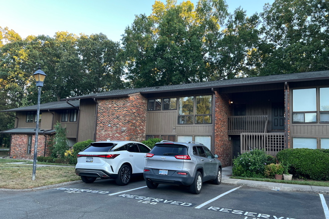 Outside (we are top left unit) - Three person apartment close to campus
