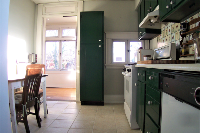 Kitchen - AUGUST 1 * GASLIGHT! CLIFTON! ** FURNISHED! ** ALL UTS + WIFI and MORE.. INCLUDED! ** CLEAN QUIET Apartments