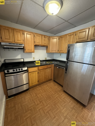 Kitchen - Beacon St 2 Bed Kenmore Sq Apartments