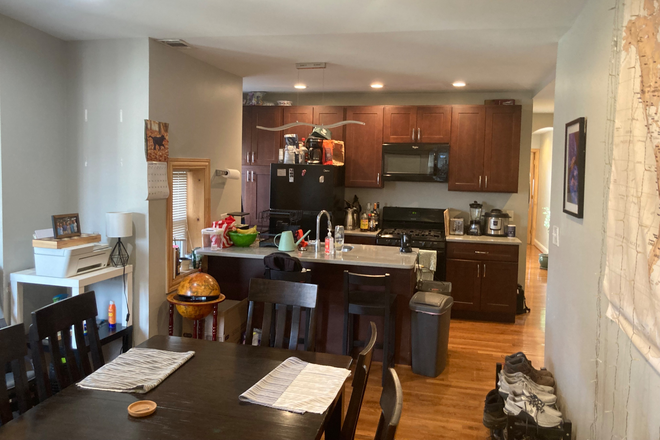 Kitchen - Room in 3rd Floor Appt 5 min walk from campus Apartments