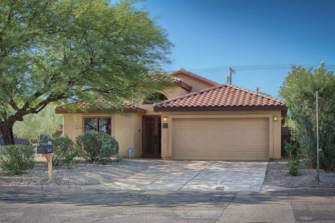 Front - Exceptional house walking distance to University and Medical School