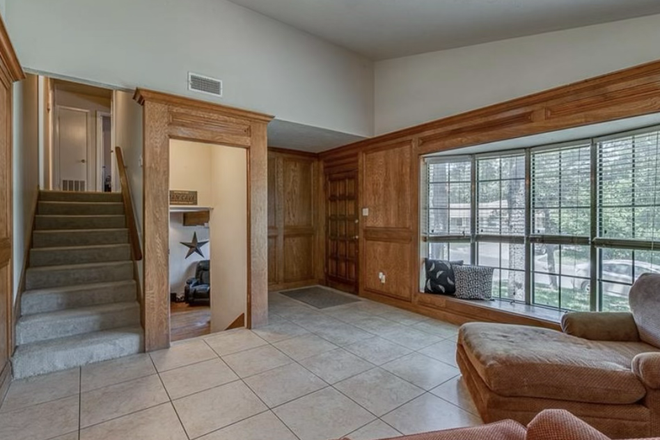 Living Room - House Close to Campus