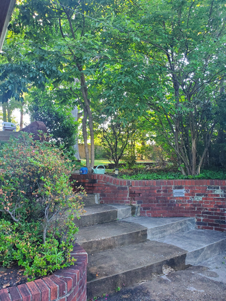 Outside - 2bds 1ba Available in Home Close to Campus